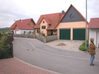 Oekosiedlung-03 Unterneuses. In vorhandenen Bebaungsplangebieten knnen Hausgruppen kologisch und Baubiologische errichtet werden, sobald sich eine Bauherrngruppe findet, die sich auf diese Eigenschaften einigt.
