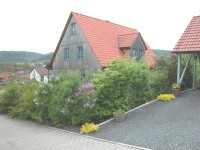 Oekosiedlung-09 kosiedlung Altershausen. Fr die Bauweise der einzelnen Huser wurde ein Punktesystem entwickelt, bei dem man eine bestimmte Anzahl von Punkten erreichen muss, damit das allgemeine hohe kologische Niveau sichergestellt werden kann.
