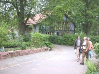 Oekosiedlung-24 Dorfgemeinschaft HohenrothAuffallend sind die gepflegten Auenanlagen.
